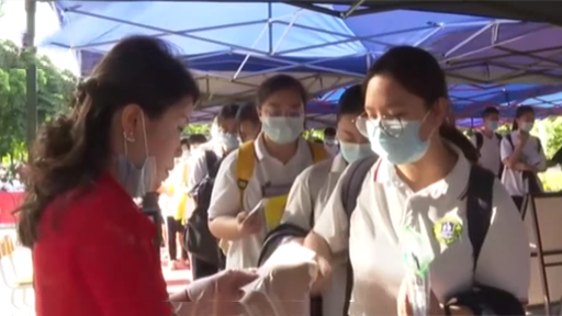 广州：高考考生接受考前最后一次核酸检测