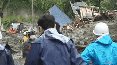 日本：静冈县发生大规模泥石流灾害——搜救行动持续 仍有64人下落不明