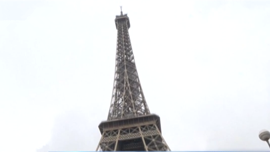 法国埃菲尔铁塔重新开放
