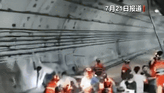 鄭州遭遇破歷史極值特大降雨 地鐵停運乘客被困 12人遇難5人受傷