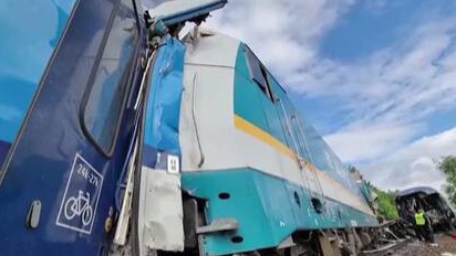 捷克发生两列火车相撞事故 已致3死数十伤