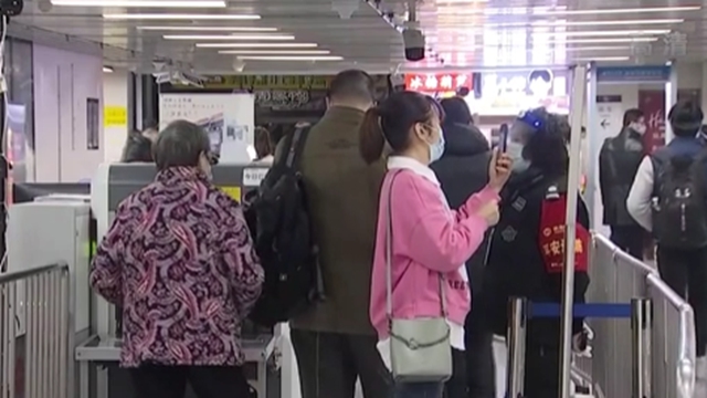 浙江杭州：地铁扫描&ldquo;场所码&rdquo;进站