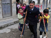 &ldquo;拐杖教师&rdquo;谭定才撑起大山希望