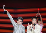 &ldquo;犀利收碗哥&rdquo;陈文原淡定领奖