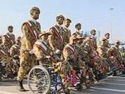 法治在线：伊朗举行建军节阅兵式