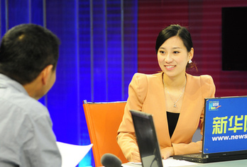 吴祥其接受主持人采访