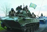 俄美黑海舰机对决 险擦枪走火