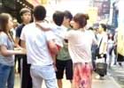 大陆小孩香港街头小便引冲突