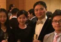 奶茶妹妹现身京东IPO庆功 求婚疑炒作