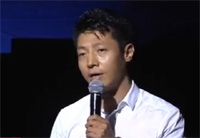 撒贝宁回母校被问感情立即黑脸