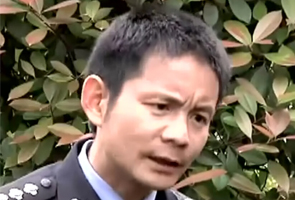 法警队长的三个白发亲娘