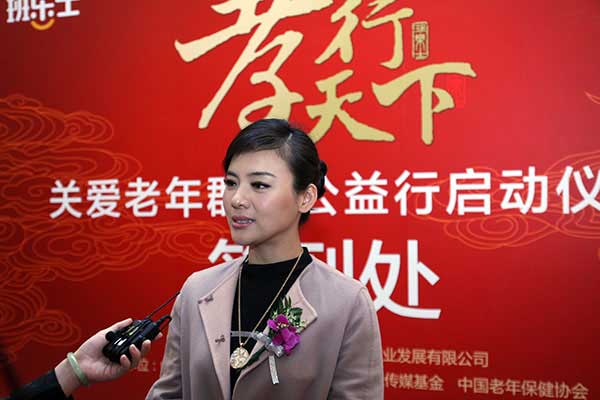 第二炮兵政治部文工团副团长著名歌唱家陈思思接受接受采访