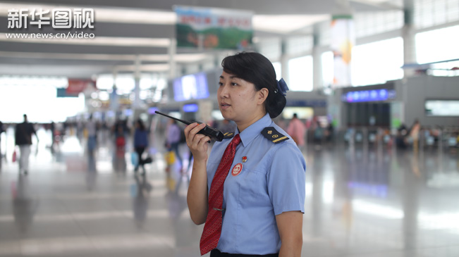 【新华图视】客运员游佳的一天