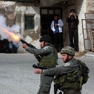 两名巴勒斯坦人在希伯伦被以军打死