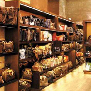 [广东头条]走私地下通道&ldquo;奢侈品店&rdquo;