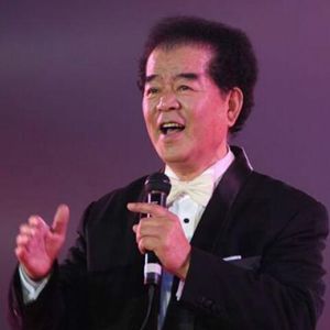 [娱乐头条]龚琳娜悼念郭颂