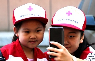 现场红十字会志愿者