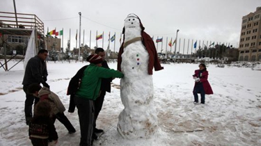 極寒天氣持續肆虐 強降雪帶來別樣&ldquo;冬日樂趣&rdquo;