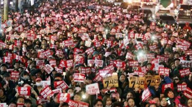 韓國民眾再次集會要求逮捕涉案財閥掌門人