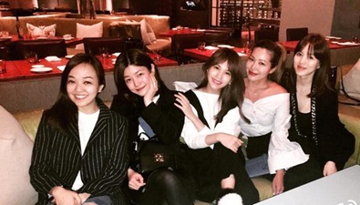 陈妍希产后与闺蜜派对尽显少女风