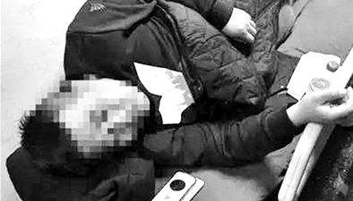 北京民警抓捕涉毒团伙被撞飞 与死神擦肩而过