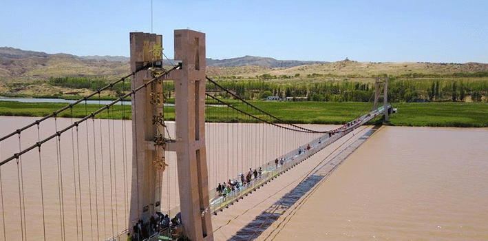 国内首座横跨黄河玻璃桥 惊艳亮相沙坡头