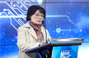 新中国第一代女播音员葛兰在大会上的发言
