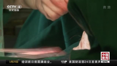 福建廈門：産婦臍帶脫垂 醫生跪姿托舉施救