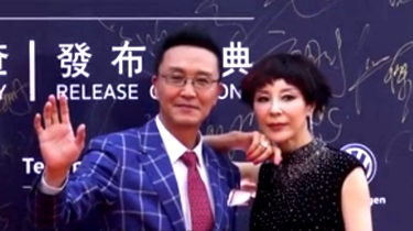 一個賽一個皮！華鼎獎達康書記攜夫人領獎慶&ldquo;離婚一周年&rdquo;