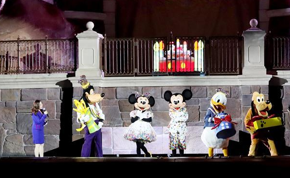 法国迪士尼为米老鼠庆祝90岁生日