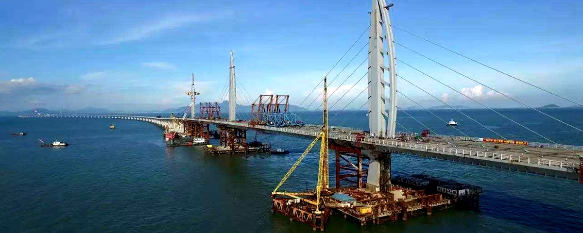 【全景视角】港珠澳大桥岛隧工程深海“终极之吻”施工现场