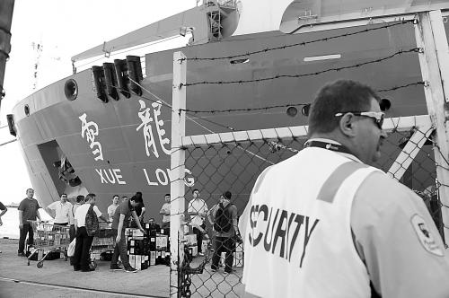 21日，雪龙号正准备从澳大利亚的弗里曼特尔港启程，前往MH370航班失联疑似海域。