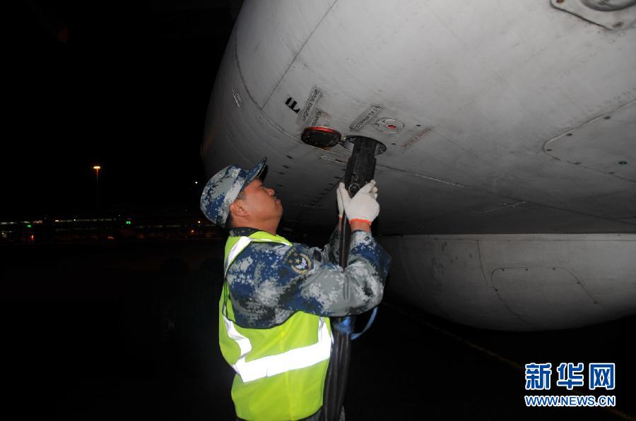 （搜寻马航370航班·图文互动）（2）中国空军克服不利因素全力搜寻马航失联客机 