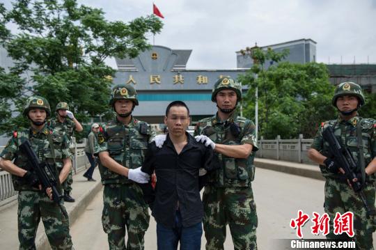 中国广西向越南移交一名毒贩