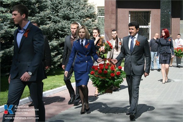 克里米亚美女检察长着新制服效忠俄罗斯宪法