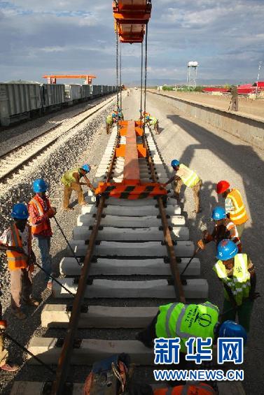 （XHDW）（1）海外首次采用&ldquo;中国标准&rdquo;的电气化铁路全面铺轨