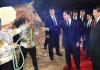 习近平接受土库曼斯坦总统所赠中方一匹汗血马