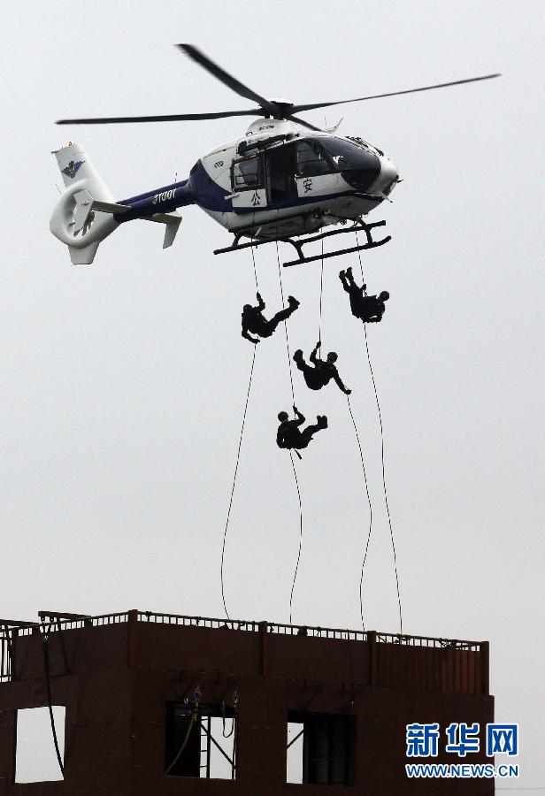 （社会）（2）上海警方举行亚信安保应急处突实战演练