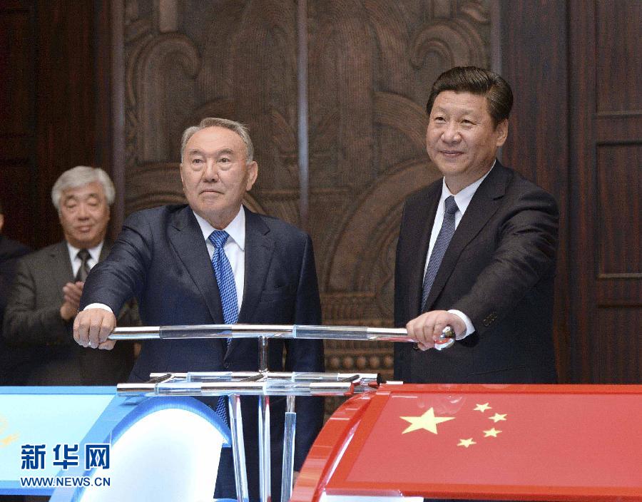 5月19日，国家主席习近平在上海同哈萨克斯坦总统纳扎尔巴耶夫举行会谈。这是会谈后，两国元首共同出席中哈连云港物流场站项目远程投产仪式。新华社记者 马占成 摄 