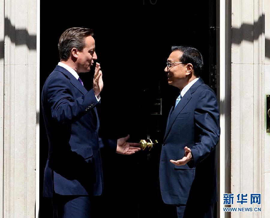 6月17日,中国国务院总理李克强在伦敦唐宁街10号首相府同英国首相卡梅伦举行中英总理年度会晤。新华社记者 李涛 摄 6月17日,中国国务院总理李克强在伦敦唐宁街10号首相府同英国首相卡梅伦举行中英总理年度会晤。新华社记者 李涛 摄