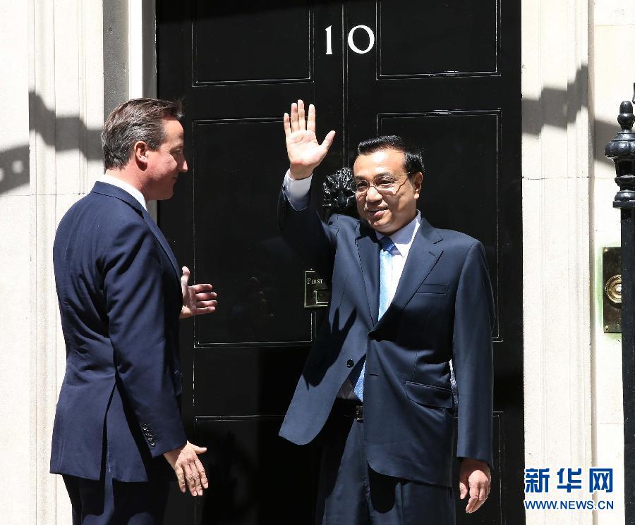 6月17日,中国国务院总理李克强在伦敦唐宁街10号首相府同英国首相卡梅伦举行中英总理年度会晤。新华社记者 庞兴雷 摄 6月17日,中国国务院总理李克强在伦敦唐宁街10号首相府同英国首相卡梅伦举行中英总理年度会晤。新华社记者 庞兴雷 摄