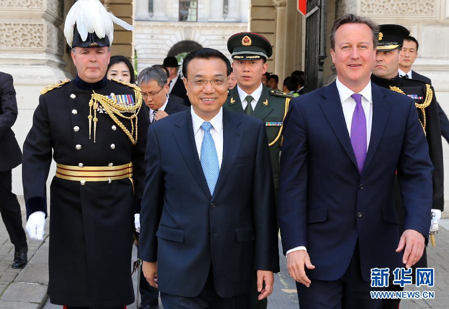 6月17日,中国国务院总理李克强在伦敦唐宁街10号首相府同英国首相卡梅伦举行中英总理年度会晤。新华社记者 庞兴雷 摄 6月17日,中国国务院总理李克强在伦敦唐宁街10号首相府同英国首相卡梅伦举行中英总理年度会晤。新华社记者 庞兴雷 摄