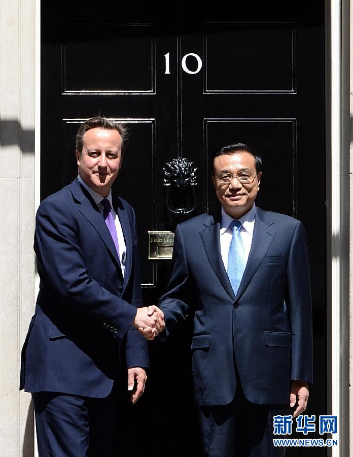 6月17日,国务院总理李克强在伦敦唐宁街10号首相府同英国首相卡梅伦举行中英总理年度会晤。新华社记者 李涛 摄 6月17日,国务院总理李克强在伦敦唐宁街10号首相府同英国首相卡梅伦举行中英总理年度会晤。新华社记者 李涛 摄