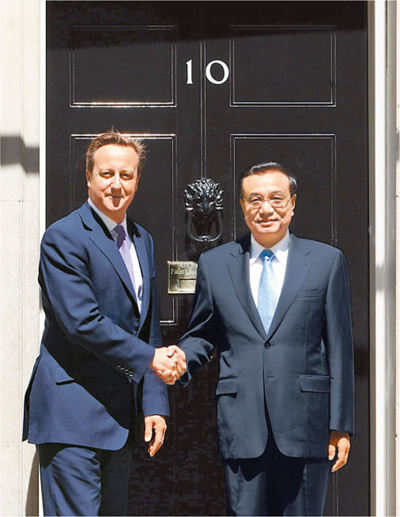 6月17日,国务院总理李克强在伦敦唐宁街10号首相府同英国首相卡梅伦举行中英总理年度会晤。新华社记者 李 涛摄 6月17日,国务院总理李克强在伦敦唐宁街10号首相府同英国首相卡梅伦举行中英总理年度会晤。新华社记者 李 涛摄