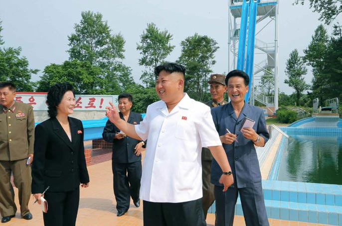 金正恩视察松涛园国际少年团夏令营 指示尽情使用