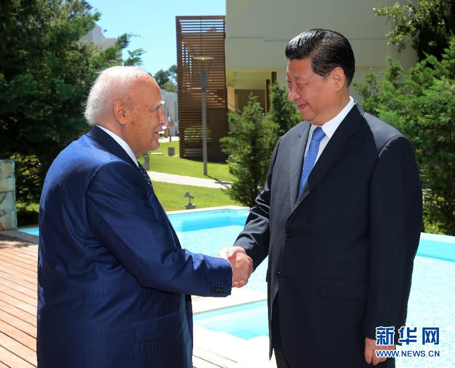 7月13日,中国国家主席习近平在希腊罗德岛会见希腊总统帕普利亚斯。 新华社记者 兰红光 摄 7月13日,中国国家主席习近平在希腊罗德岛会见希腊总统帕普利亚斯。 新华社记者 兰红光 摄