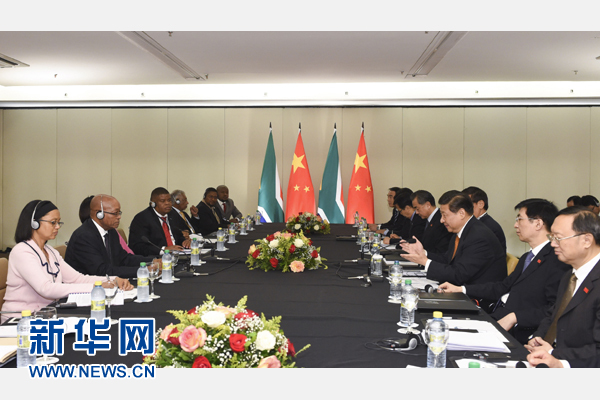 7月14日,国家主席习近平在巴西福塔莱萨会见南非总统祖马。新华社记者 李学仁 摄 7月14日,国家主席习近平在巴西福塔莱萨会见南非总统祖马。新华社记者 李学仁 摄