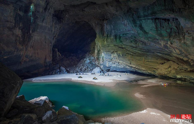 探险家揭最大洞穴 内生雨林河道
