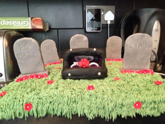 女子庆祝离婚为不忠前夫立&ldquo;蛋糕墓碑&rdquo;（图）