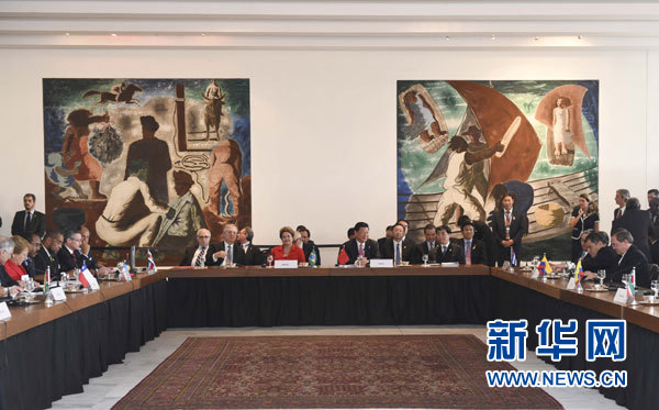 当地时间7月17日,国家主席习近平出席在巴西利亚举行的中国-拉美和加勒比国家领导人会晤。 新华社记者 李学仁 摄 当地时间7月17日,国家主席习近平出席在巴西利亚举行的中国-拉美和加勒比国家领导人会晤。 新华社记者 李学仁 摄